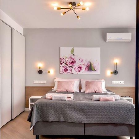 ROSÉ one bedroom designer apartment in city centre Sofía Exterior foto