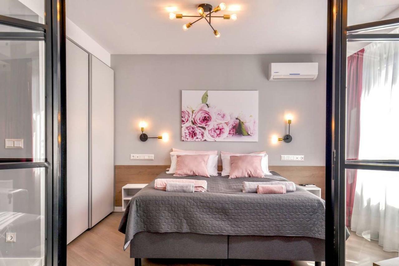 ROSÉ one bedroom designer apartment in city centre Sofía Exterior foto