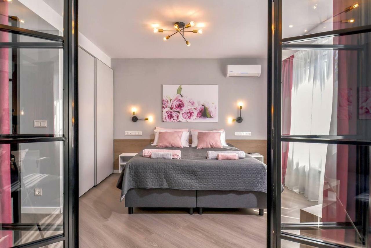 ROSÉ one bedroom designer apartment in city centre Sofía Exterior foto